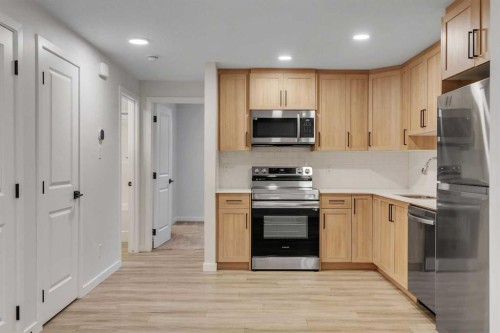 7582 202 Avenue Se, Calgary, AB - Indoor Photo Showing Kitchen