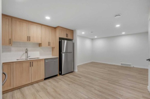 7582 202 Avenue Se, Calgary, AB - Indoor Photo Showing Kitchen