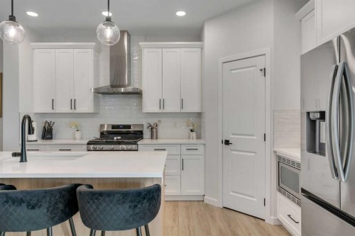 7582 202 Avenue Se, Calgary, AB - Indoor Photo Showing Kitchen