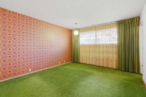 5516 Dalhart Hill Nw, Calgary, AB - Indoor Photo Showing Other Room