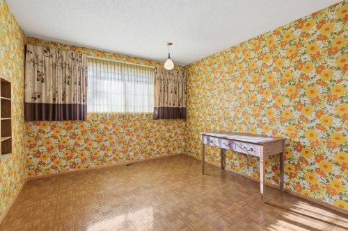 5516 Dalhart Hill Nw, Calgary, AB - Indoor Photo Showing Other Room