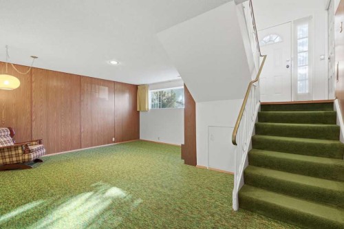 5516 Dalhart Hill Nw, Calgary, AB - Indoor Photo Showing Other Room