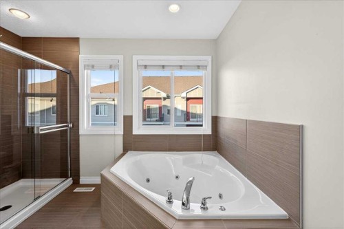 194 Sherwood Mount Nw, Calgary, AB - Indoor Photo Showing Bathroom