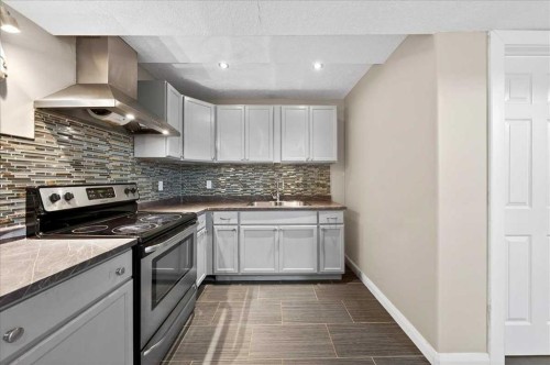 194 Sherwood Mount Nw, Calgary, AB - Indoor Photo Showing Kitchen With Double Sink With Upgraded Kitchen