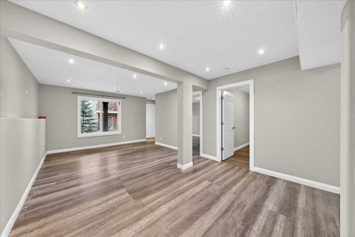 194 Sherwood Mount Nw, Calgary, AB - Indoor Photo Showing Other Room