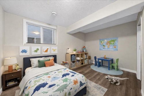 194 Sherwood Mount Nw, Calgary, AB - Indoor Photo Showing Bedroom