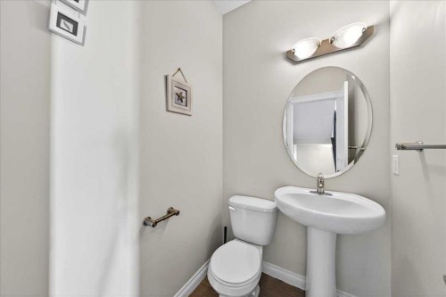 194 Sherwood Mount Nw, Calgary, AB - Indoor Photo Showing Bathroom