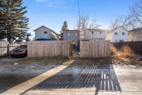 74 Castledale Way Ne, Calgary, AB - Outdoor