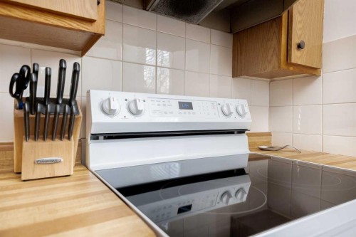5-3200 60 Street, Calgary, AB - Indoor Photo Showing Laundry Room