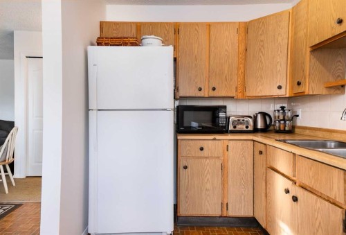 5-3200 60 Street, Calgary, AB - Indoor Photo Showing Kitchen