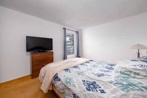 5-3200 60 Street, Calgary, AB - Indoor Photo Showing Bedroom