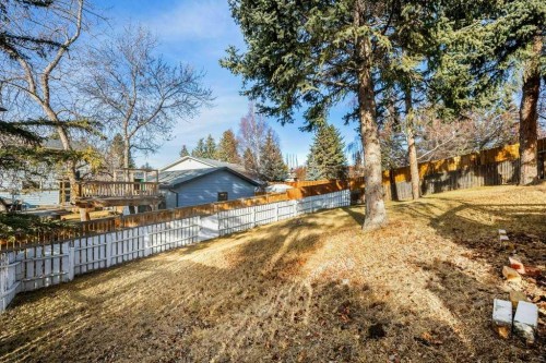 5813 Dalcastle Crescent Nw, Calgary, AB - Outdoor