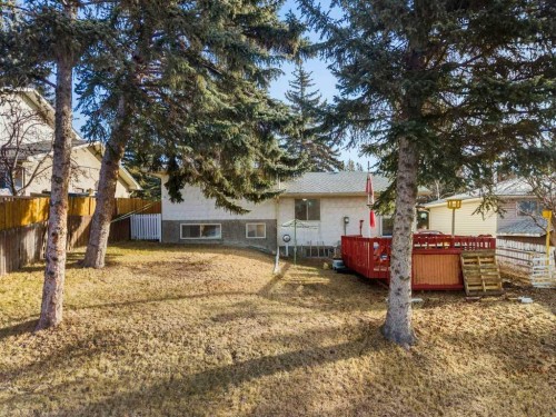 5813 Dalcastle Crescent Nw, Calgary, AB - Outdoor