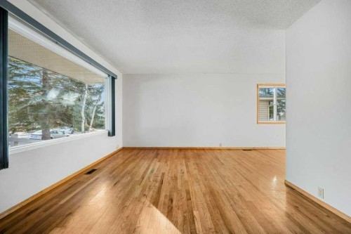 5813 Dalcastle Crescent Nw, Calgary, AB - Indoor Photo Showing Other Room