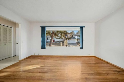 5813 Dalcastle Crescent Nw, Calgary, AB - Indoor Photo Showing Other Room