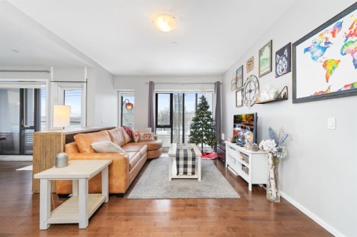 201-414 Meredith Road Ne, Calgary, AB - Indoor Photo Showing Living Room