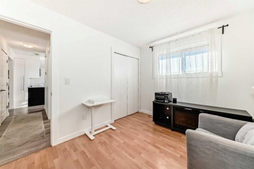5903 4 Avenue Ne, Calgary, AB - Indoor Photo Showing Other Room