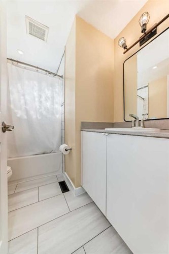 5903 4 Avenue Ne, Calgary, AB - Indoor