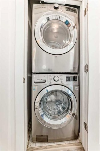 5903 4 Avenue Ne, Calgary, AB - Indoor Photo Showing Laundry Room