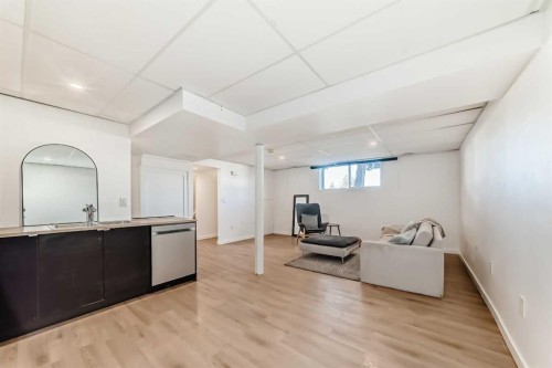 5903 4 Avenue Ne, Calgary, AB - Indoor