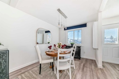 5903 4 Avenue Ne, Calgary, AB - Indoor Photo Showing Dining Room