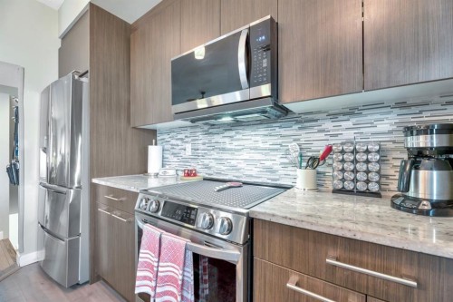 25-300 Marina Drive, Chestermere, AB - Indoor Photo Showing Kitchen With Stainless Steel Kitchen