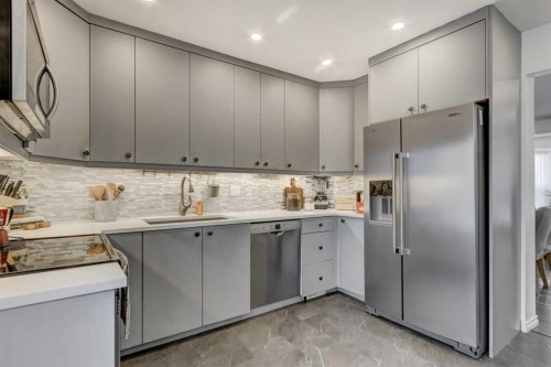 27 Rivercrest Circle Se, Calgary, AB - Indoor Photo Showing Kitchen With Upgraded Kitchen