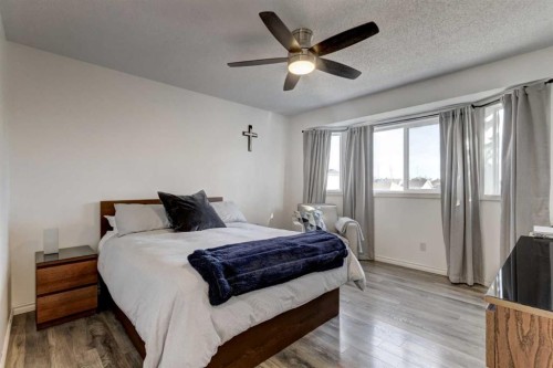 27 Rivercrest Circle Se, Calgary, AB - Indoor Photo Showing Bedroom