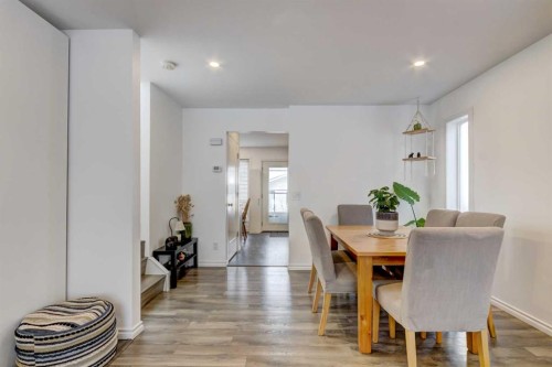 27 Rivercrest Circle Se, Calgary, AB - Indoor Photo Showing Dining Room