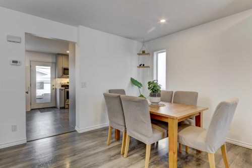 27 Rivercrest Circle Se, Calgary, AB - Indoor Photo Showing Dining Room