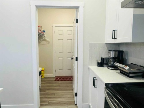 1509 Bayview Point Sw, Airdrie, AB - Indoor Photo Showing Kitchen