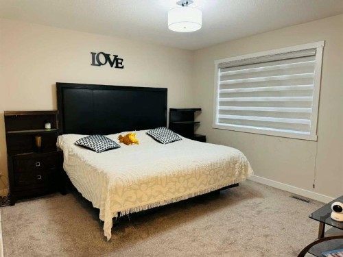 1509 Bayview Point Sw, Airdrie, AB - Indoor Photo Showing Bedroom