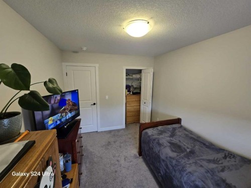 1509 Bayview Point Sw, Airdrie, AB - Indoor Photo Showing Bedroom
