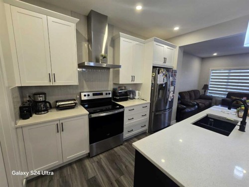 1509 Bayview Point Sw, Airdrie, AB - Indoor Photo Showing Kitchen With Double Sink