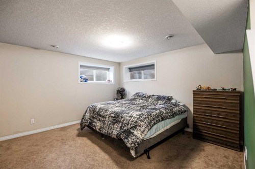 526 New Brighton Drive Se, Calgary, AB - Indoor Photo Showing Bedroom