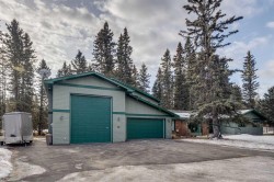22 Wolf Drive  Rural Rocky View County, AB T3Z 1A3