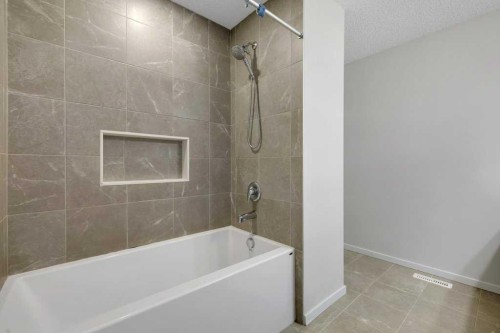 1465 148 Avenue Nw, Calgary, AB - Indoor Photo Showing Bathroom