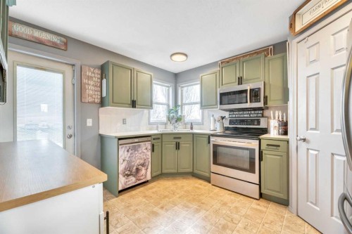 512 Highland Close, Strathmore, AB 