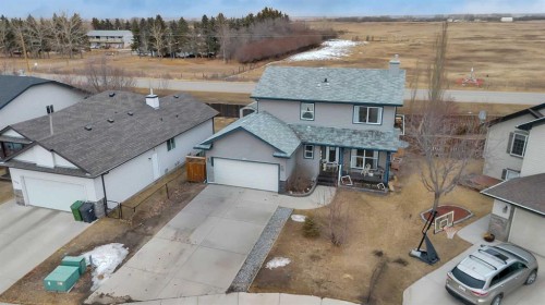 512 Highland Close, Strathmore, AB 