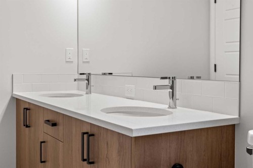 117 Bridgeport Gate, Chestermere, AB - Indoor Photo Showing Bathroom