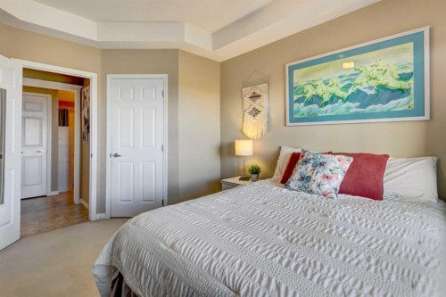 413-15 Everstone Drive Sw, Calgary, AB - Indoor Photo Showing Bedroom