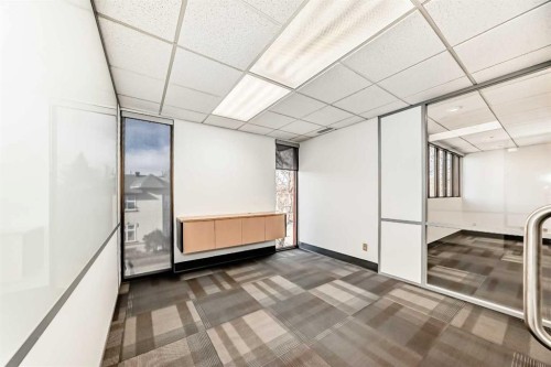 200-2139 4 Avenue Nw, Calgary, AB 