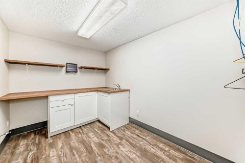 200-2139 4 Avenue Nw, Calgary, AB 