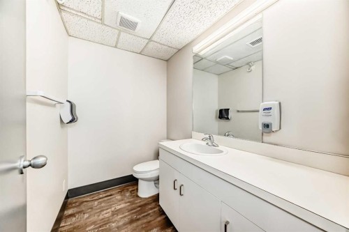 200-2139 4 Avenue Nw, Calgary, AB 