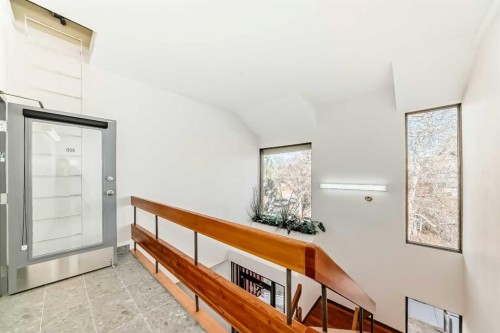 200-2139 4 Avenue Nw, Calgary, AB 