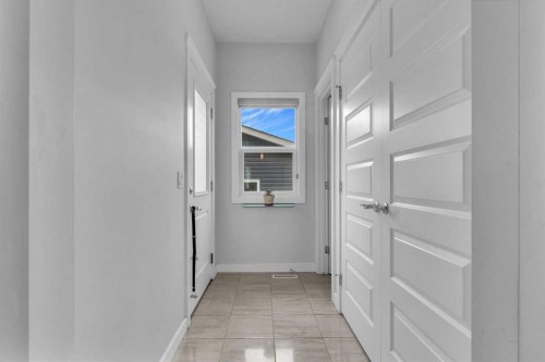7 Corner Meadows Common Ne, Calgary, AB - Indoor Photo Showing Other Room