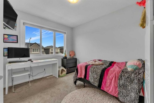 7 Corner Meadows Common Ne, Calgary, AB - Indoor Photo Showing Bedroom