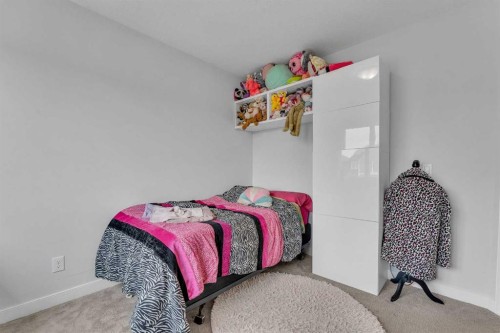 7 Corner Meadows Common Ne, Calgary, AB - Indoor Photo Showing Bedroom