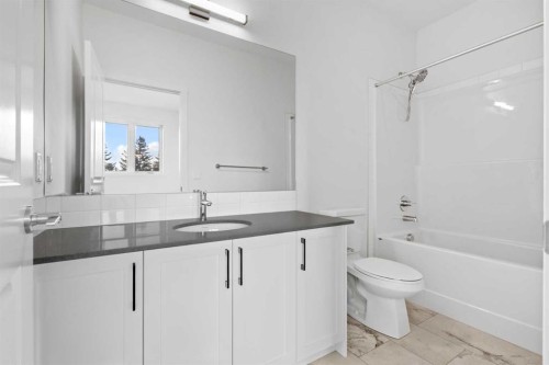 8531 21 Avenue Se, Calgary, AB - Indoor Photo Showing Bathroom