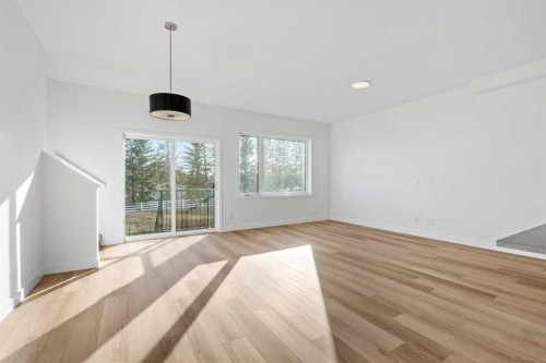 8531 21 Avenue Se, Calgary, AB - Indoor Photo Showing Other Room